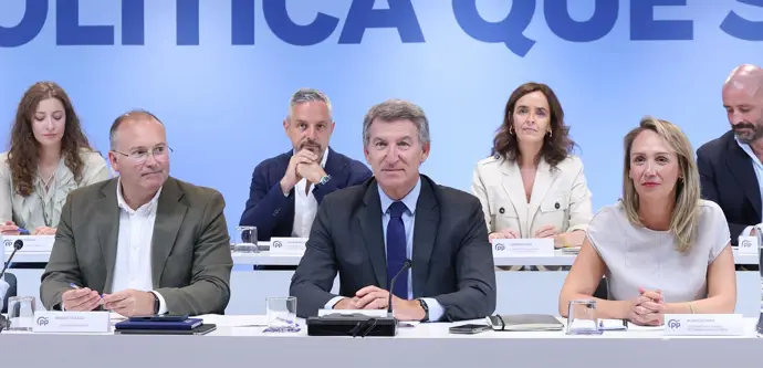 Feijóo convoca a líderes del PP para movilizar al partido contra Sánchez y preparar un cambio en