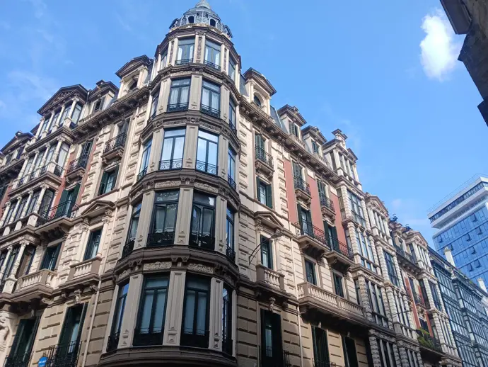 Vivienda informa a plataformas online sobre 472 pisos turísticos ilegales en Euskadi para que los