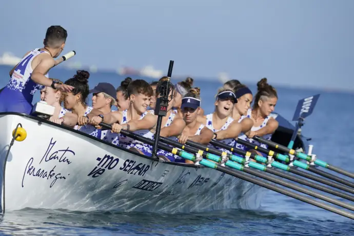 Adegi otorgará el lunes su X Premio Nueva Cultura a la primera trainera guipuzcoana en La Concha