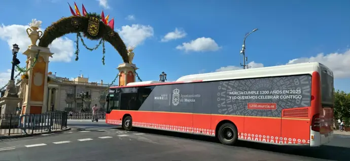 El autobús y el tranvía ofrecerán servicio gratuito este martes por la Romería de la Virgen de