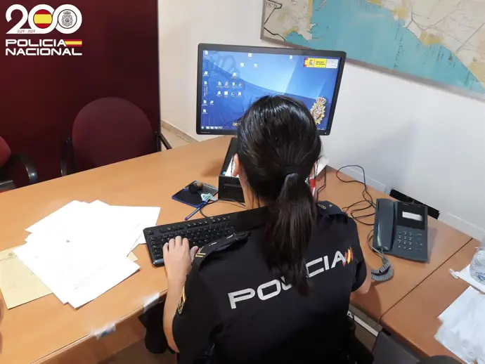 Detienen a dos hombres por compartir imágenes sexuales de una compañera en Palma
