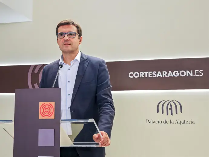 El PSOE critica a Azcón por su "política de rabieta" y sus "continuas contradicciones" en