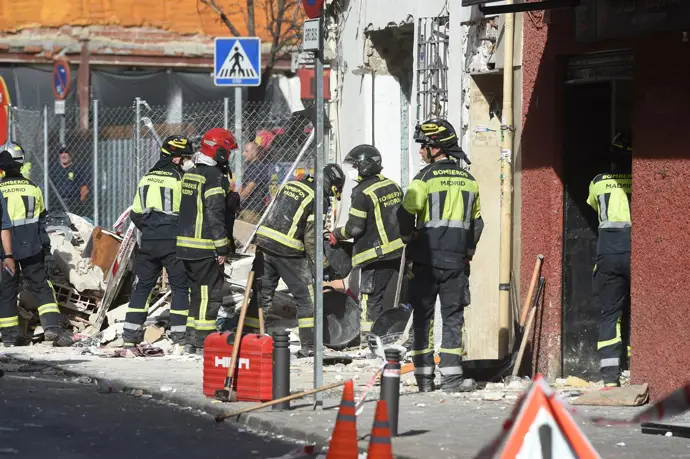 Descubierto un segundo cadáver entre los escombros del edificio que estalló el sábado en Vallecas