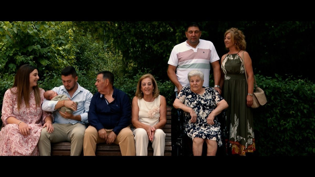 Agripina, matriarca de cinco generaciones conquenses a sus 89 años, celebra con satisfacción su
