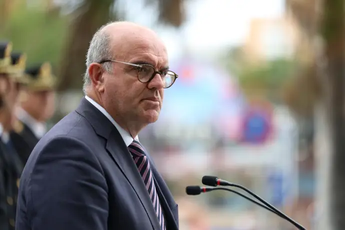 Pestana sostiene que las derivaciones de los menores se realizarán "aplicando la ley