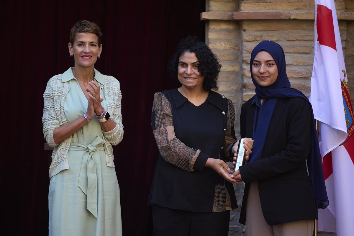Navarra homenajea a Nadia Ghulam por su labor en el empoderamiento de mujeres afganas
