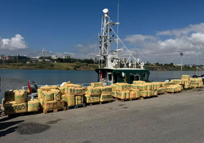 Intervenidas casi siete toneladas de hachís en dos intentos frustrados en el Estrecho
