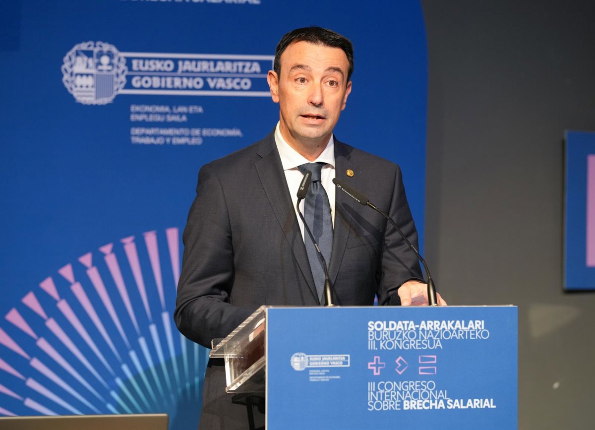 Torres espera que este miércoles se acuerde el traspaso de prestaciones y del paro a Euskadi