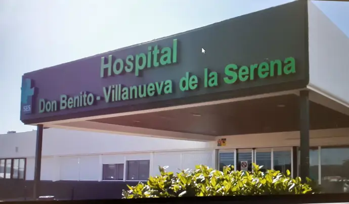 Un hombre sufre politraumatismos al chocar con su quad contra una farola entre Don Benito y
