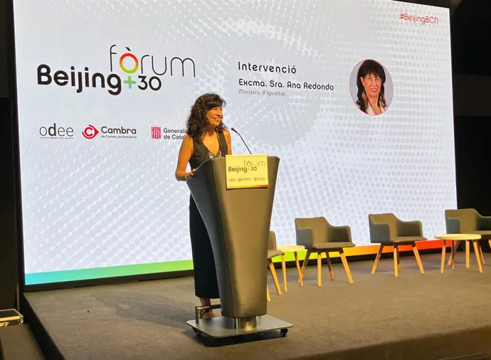 Redondo propone establecer una alianza internacional feminista para fortalecer el movimiento global