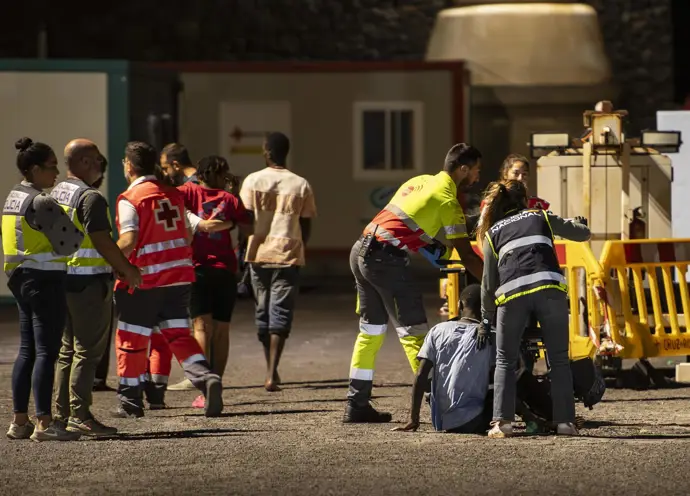 Canarias estima que en 2025 llegarán 20.000 migrantes y solicita al Gobierno cuidar de los menores