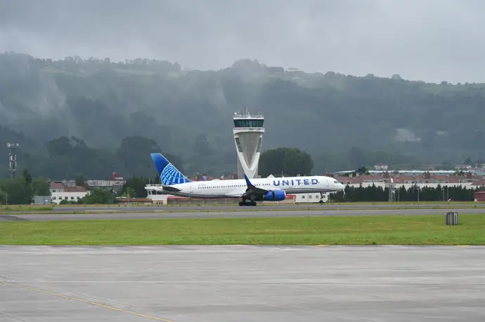 AENA prevé ampliar la terminal de Loiu y recrecer la pista de Foronda a partir de 2027