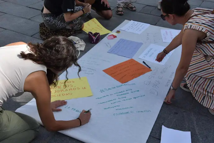 Profesionales del sector social protestan en Mérida por la precariedad laboral y el abandono