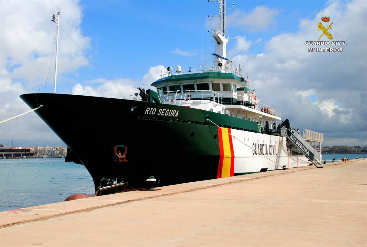 Detenidos dos ocupantes de la narcolancha que embistió a una patrullera de la Guardia Civil en
