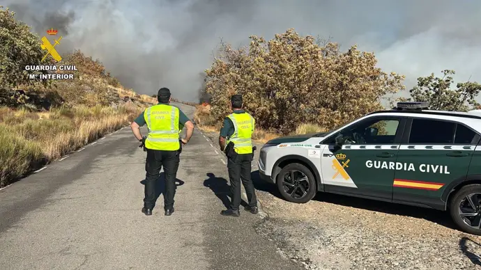 Cortada la EX-391 debido a un incendio forestal en Cuacos de Yuste