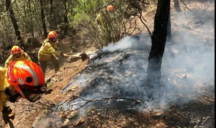 El Infoex activa el nivel 1 por el incendio forestal en Valverde de la Vera afectando a viviendas