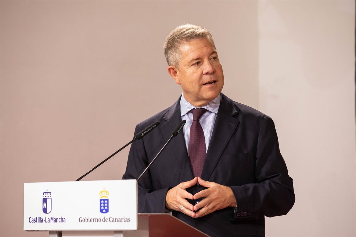 Page solicita que el tema de las pulseras antimaltrato se trate con seriedad y respeto