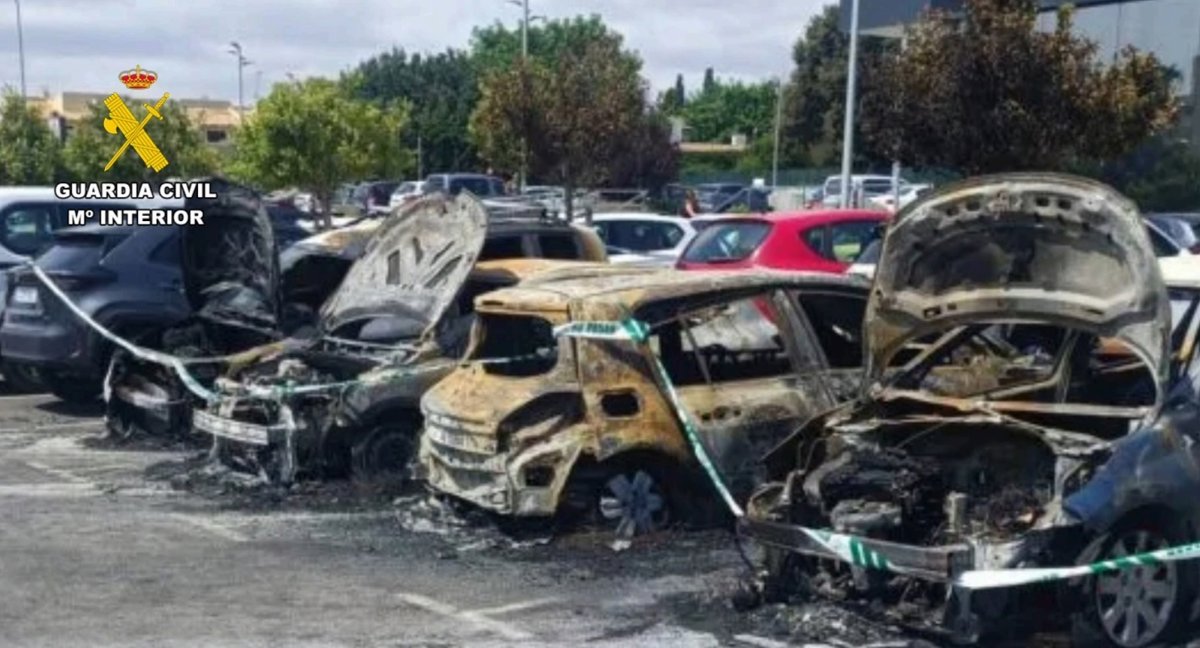 Cuatro arrestados por incendiar diez vehículos en Son Servera y causar 150.000 euros en daños