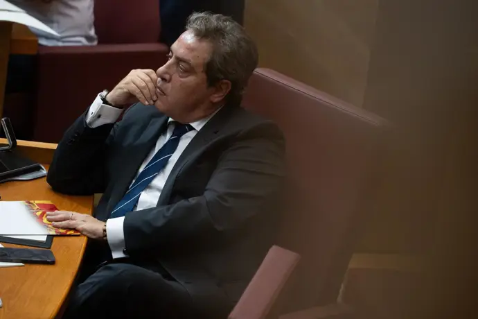 Vox pide a Mazón que aclare su postura sobre el valenciano y le respalda en la reconstrucción