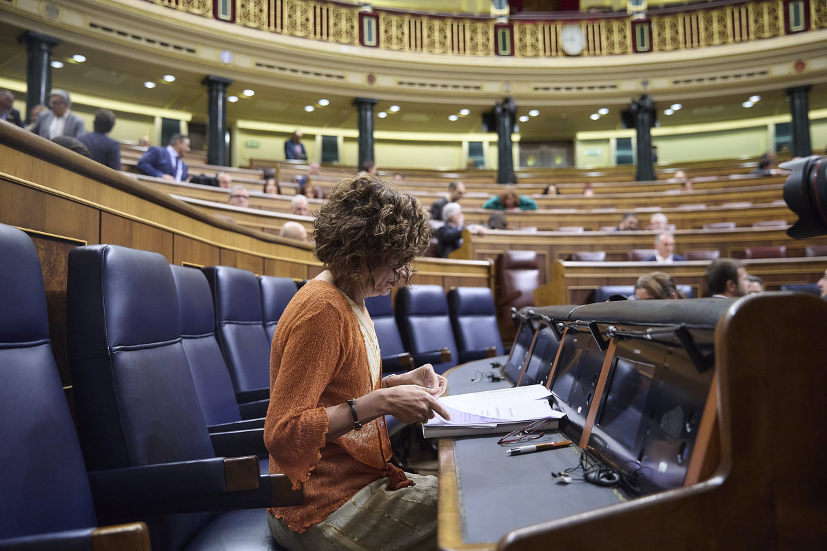 Montero defiende a su jefe de gabinete ante las acusaciones del PP sobre la "trama