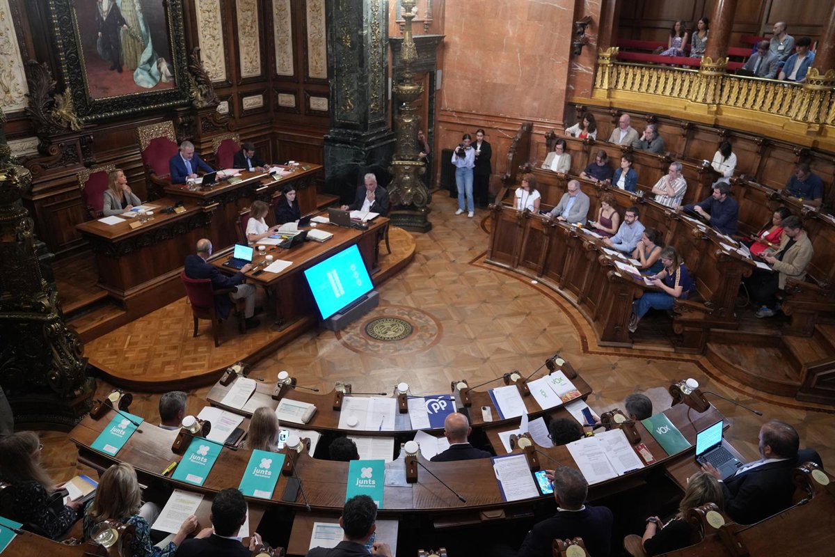 El PSC de Barcelona obtendría hoy la victoria en comicios municipales, según un sondeo