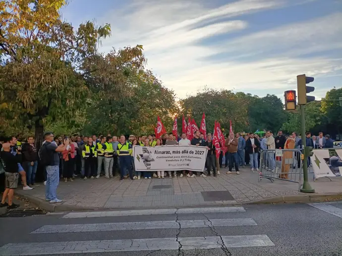 Trabajadores de la Central Nuclear de Almaraz se manifiestan en Cáceres para detener el cierre