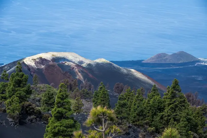 El Parlamento de Canarias aprueba la primera ley de volcanes en España, marcando un hito importante