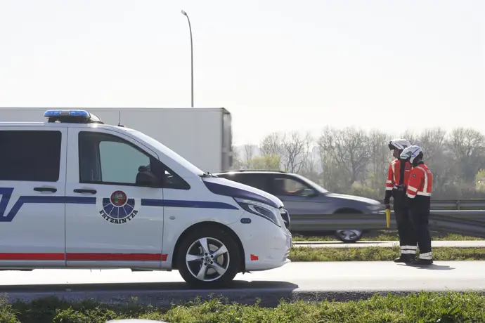 Fallece en Bilbao tras caer desde un desnivel sobre la AP-68 y sufrir graves heridas