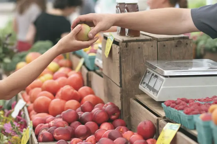 CyL adapta la Ley de Comercio para permitir aperturas en festivos y evitar tres días de cierre