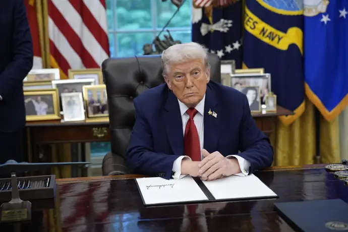 Trump solicita una estrategia nacional para desmantelar grupos relacionados con la violencia