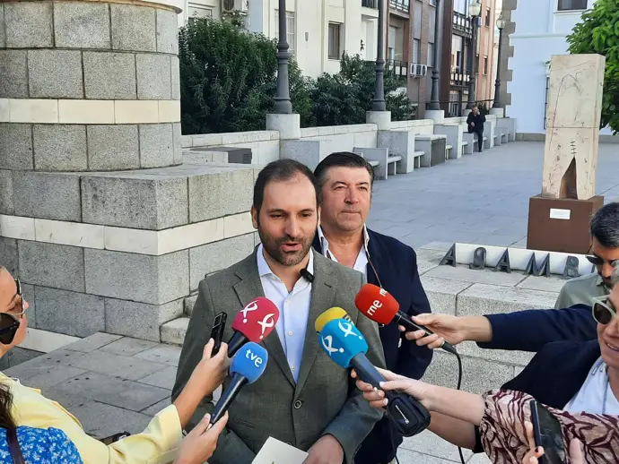 Vox se muestra dispuesto a negociar los PGEx, con límites claros en inmigración y gasto público.