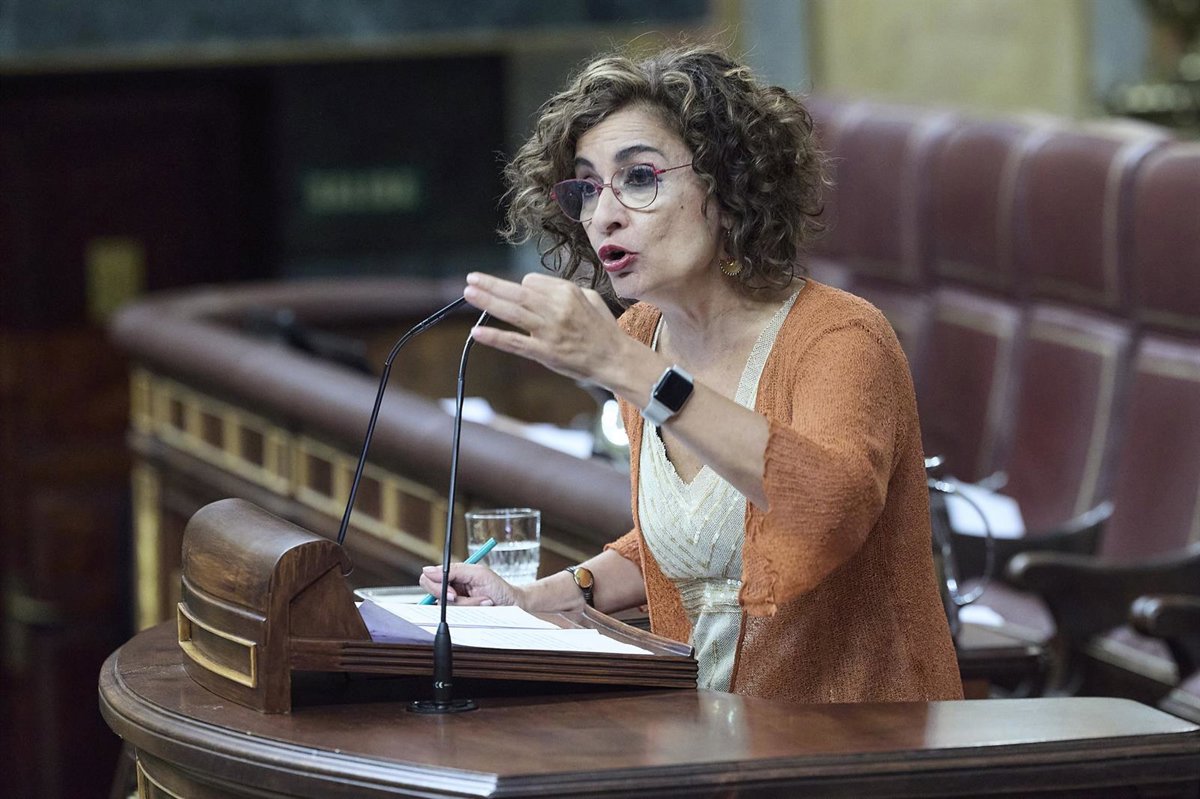 Montero aclara a Turull (Junts) que "los andaluces no dependen de subvenciones de terceros