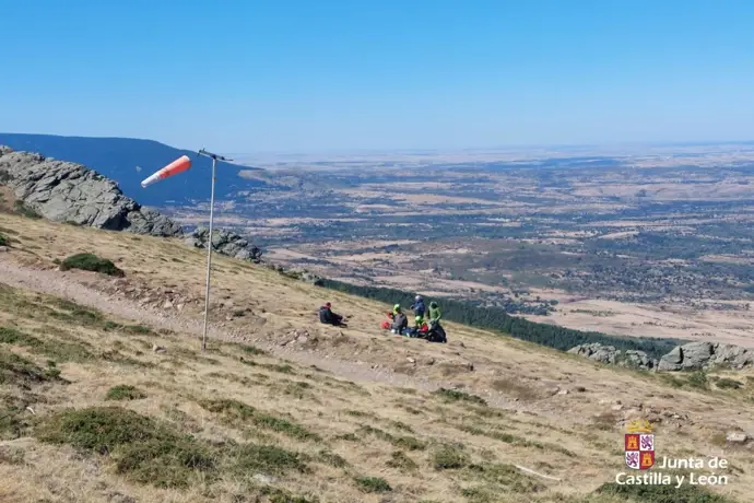 Parapentista sufre lesiones al despegar en Arcones, Segovia, durante maniobras de vuelo