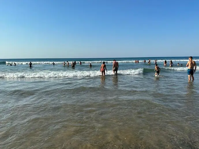 Baño permitido en todas las playas de Bizkaia este sábado; solo San Antonio y Barinatxe con