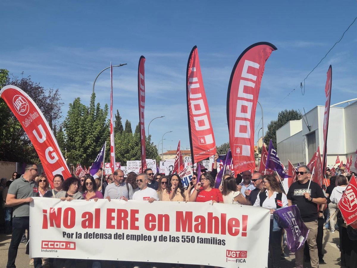Cerca de 2.500 personas se manifiestan en Motilla de Palancar contra el ERE de Mahle que implica