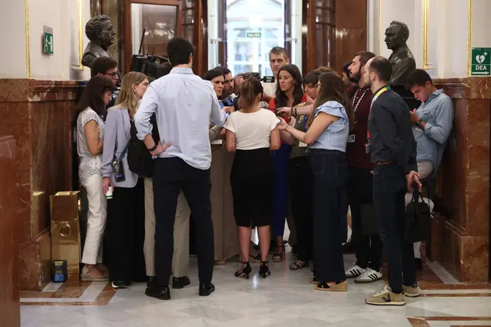 Los partidos, excepto PP y Vox, eligen a sus diputados para el consejo que propondrá sanciones a