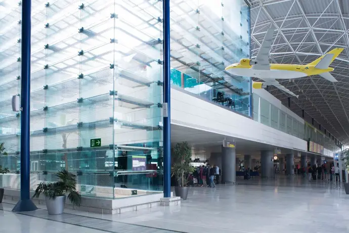 El Aeropuerto de Fuerteventura opera con normalidad tras desviar tres vuelos por drones en la zona