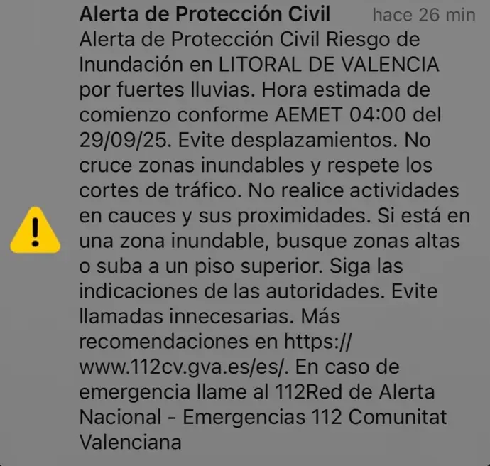 Emergencias envía mensaje Es-Alert a móviles por alerta roja de lluvias; Podemos pide a Mazón