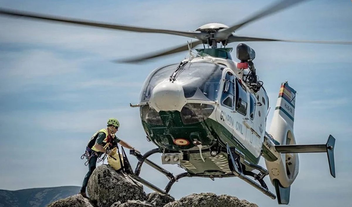 Rescatan a un hombre en un helicóptero tras caerse en una montaña de Trévelez, Granada
