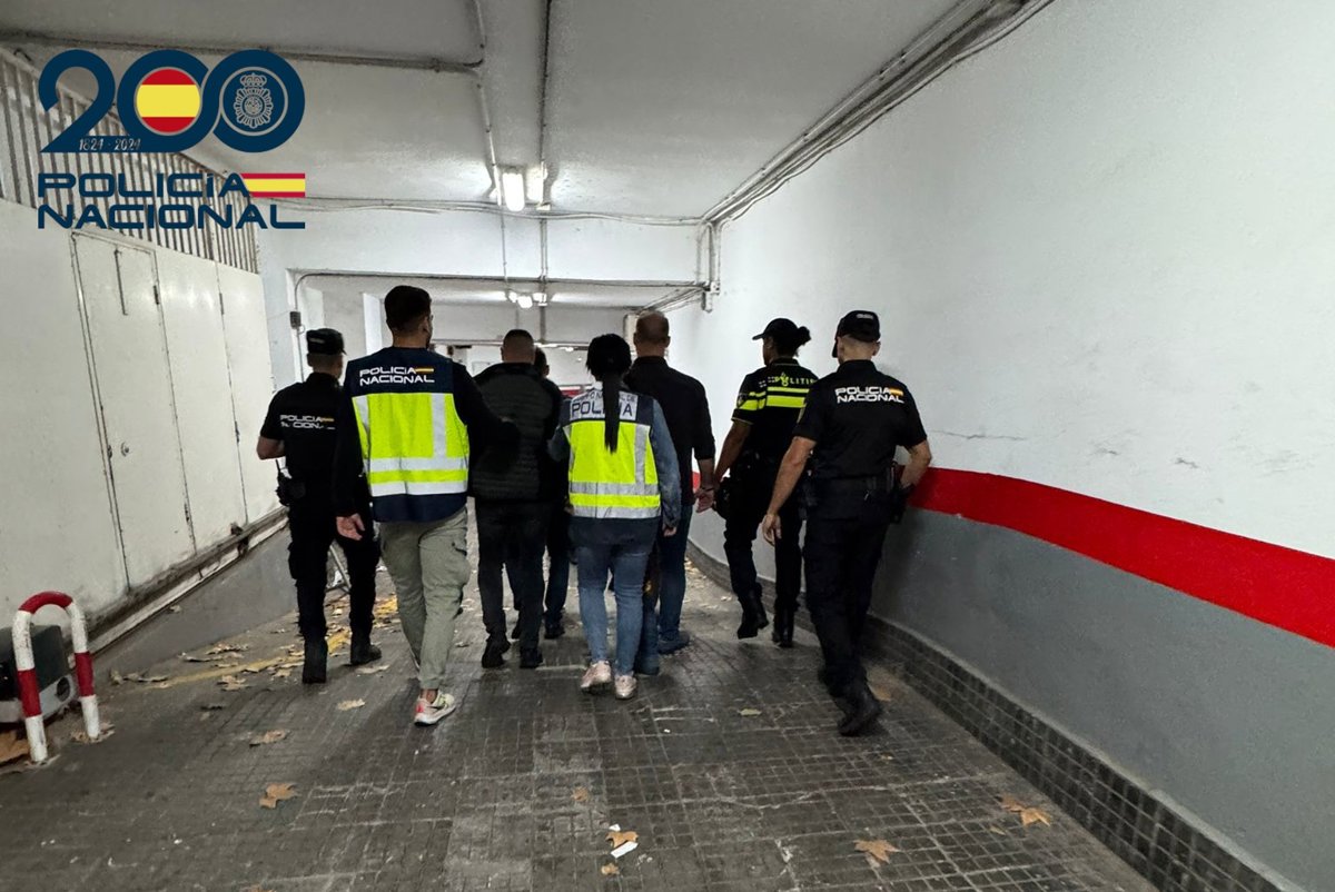 Seis hombres son arrestados por agredir a un empleado de una discoteca en Playa de Palma.