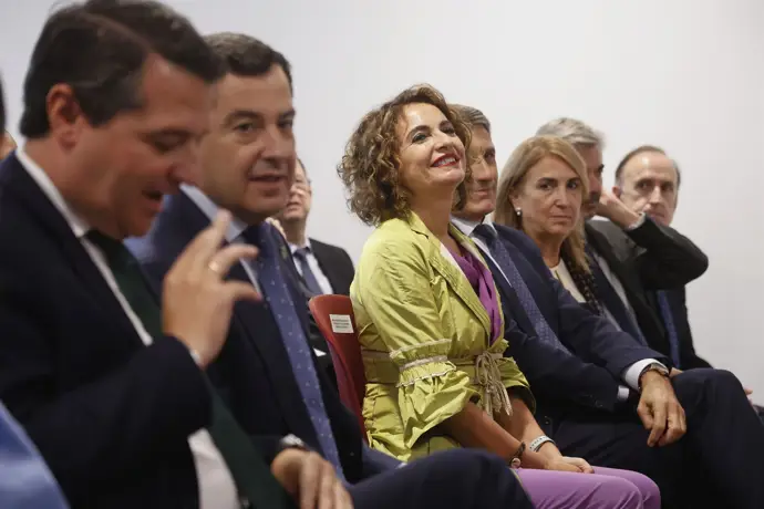 El Gobierno destaca la firmeza en el embargo a Israel y prohíbe el uso de bases en Morón y Rota.