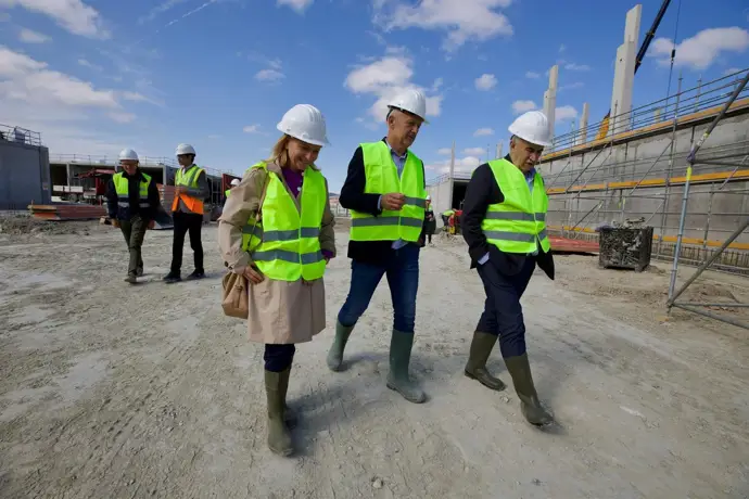 El futuro centro ambiental de la comarca de Pamplona avanza a buen ritmo y está en su ecuador