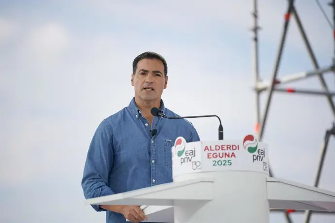 Pradales considera "indignante e inaceptable" que Ayuso distorsione sus palabras y denuncia amenazas