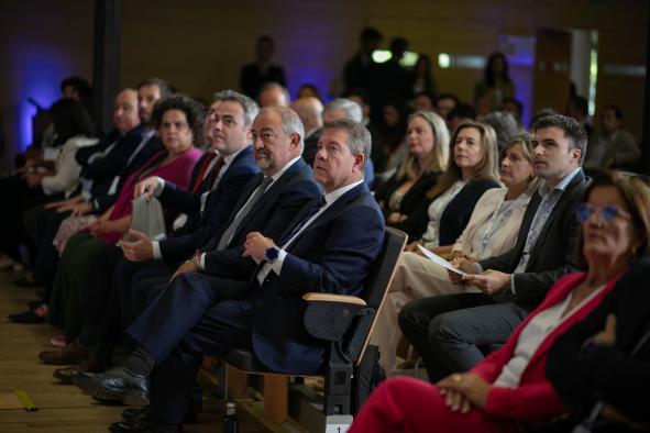 García-Page informa sobre un incremento del 21 por ciento en el empleo público en la región