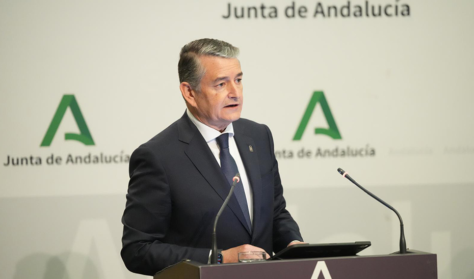El consejero de Sanidad, Presidencia y Emergencias, Antonio Sanz, durante su comparecencia informativa tras el Consejo de Gobierno.