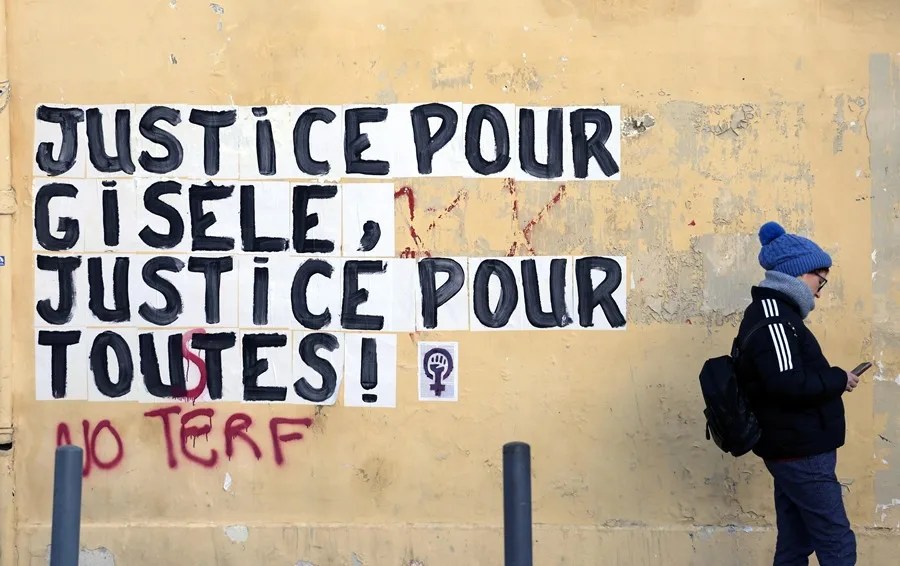 Un grafiti en un muro cerca del juzgado penal de Avi&ntilde;&oacute;n, Francia, reza: &laquo;Justicia para Gisele, Justicia para todos&raquo;.