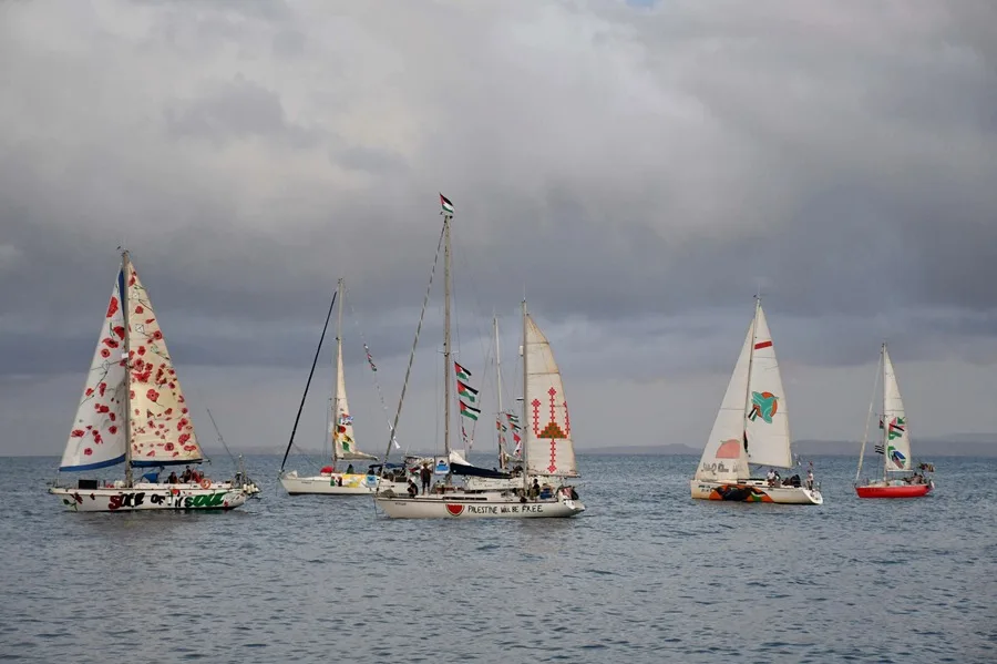 Los últimos cinco miembros de la flotilla se dirigen a España y arribarán este lunes