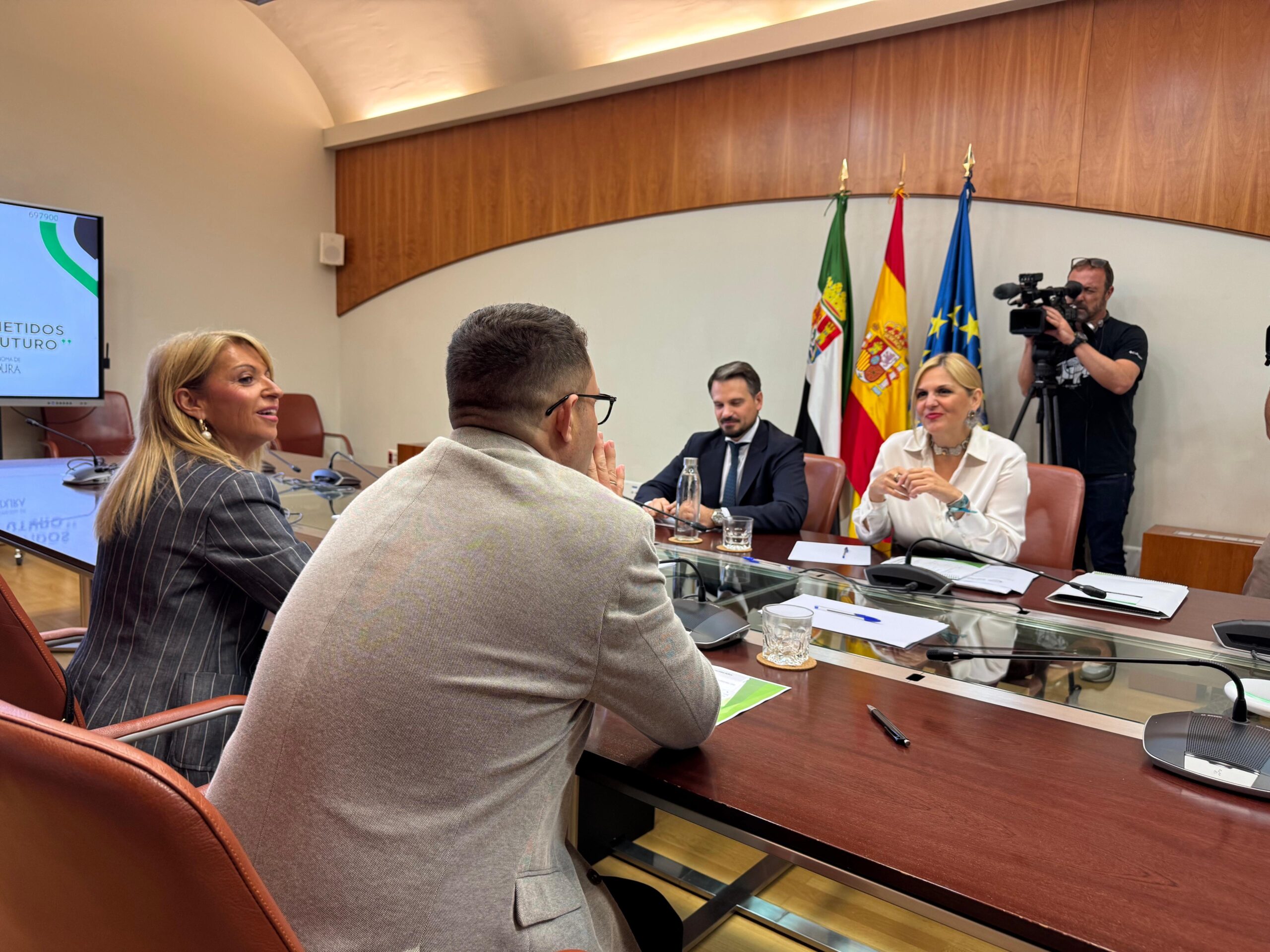 La Junta de Extremadura considera viable llegar a un acuerdo con los grupos para los presupuestos