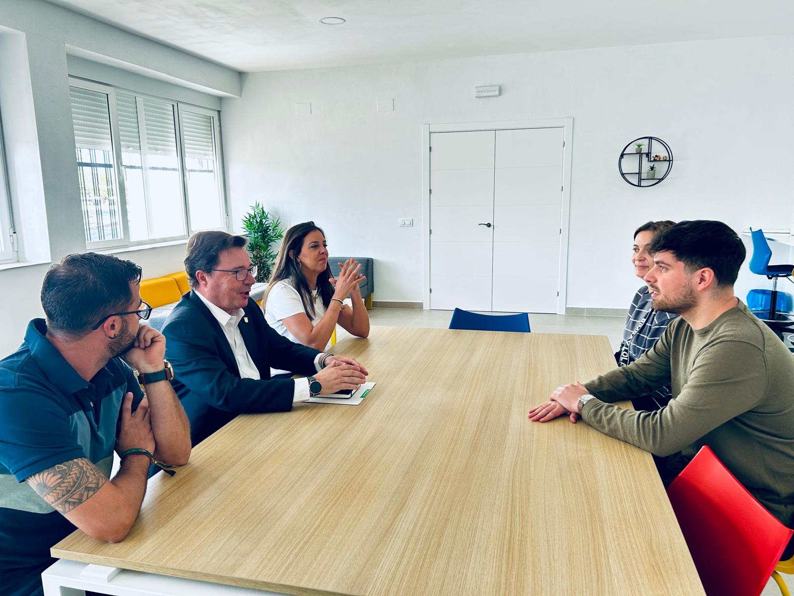 El consejero Santamaría resalta la creatividad e innovación de Lejancitos, un referente en el