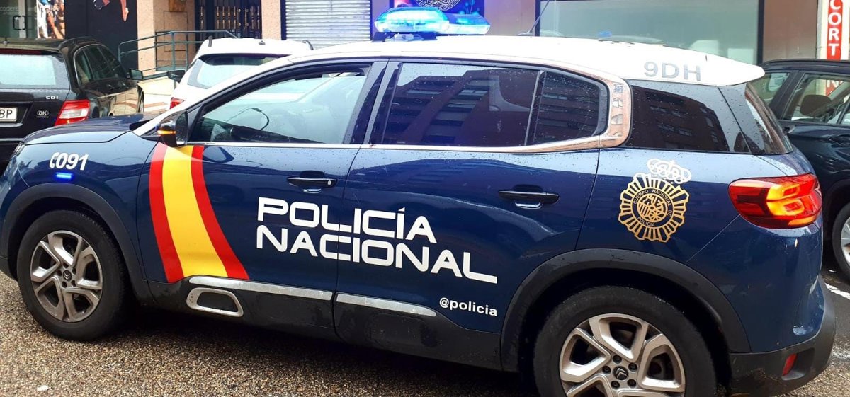 Mujer detenida en Guadalajara por llevarse a su hijo y ser sorprendida al intentar comprar drogas.